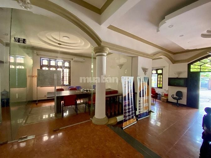 Cho thuê biệt thự sân vườn 1000m2 ngay tại Nguyễn Văn Đậu, Bình Thạnh