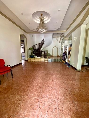 Cho thuê biệt thự sân vườn 1000m2 ngay tại Nguyễn Văn Đậu, Bình Thạnh