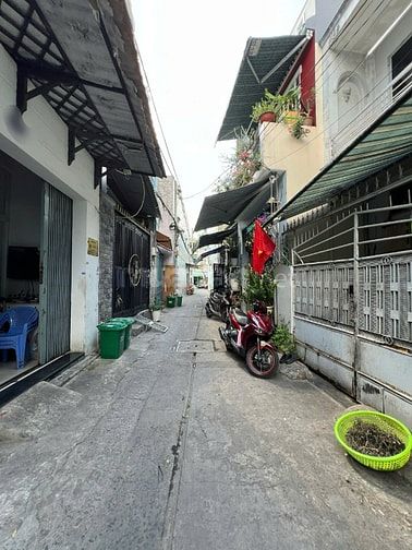  Nhà nguyên căn hẻm 3m Lũy Bán Bích, DT: 3,5m x 5,5m, gác suốt