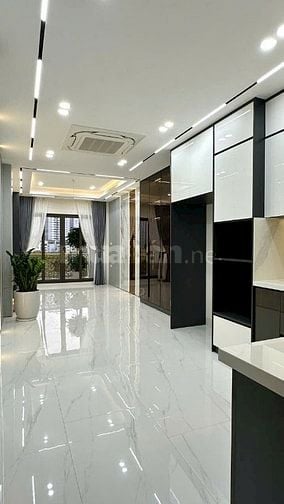 Mặt phố Dương Văn Bé - DT 70m2 x 6 tầng mới - Vuông đẹp - Giá 27.8 tỷ