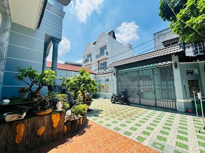 Biệt thự cách đường Phạm Văn Thuận 200m sổ hồng 262m2 giá chỉ 11 tỷ