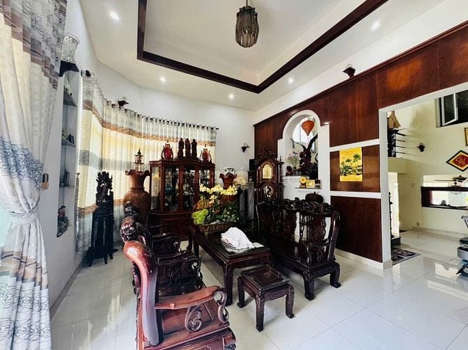 Biệt thự cách đường Phạm Văn Thuận 200m sổ hồng 262m2 giá chỉ 11 tỷ