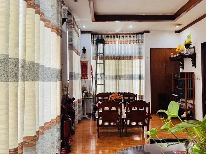 Biệt thự cách đường Phạm Văn Thuận 200m sổ hồng 262m2 giá chỉ 11 tỷ
