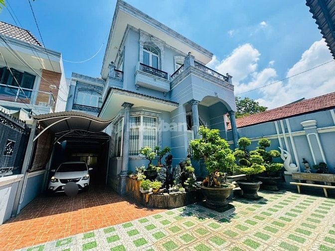 Biệt thự cách đường Phạm Văn Thuận 200m sổ hồng 262m2 giá chỉ 11 tỷ