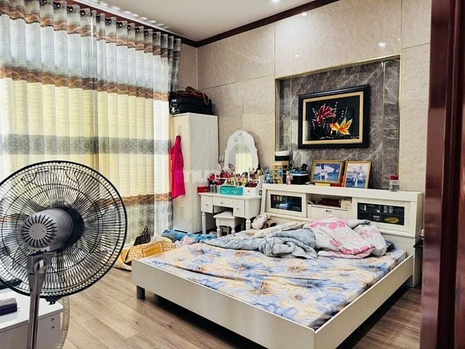 Biệt thự cách đường Phạm Văn Thuận 200m sổ hồng 262m2 giá chỉ 11 tỷ