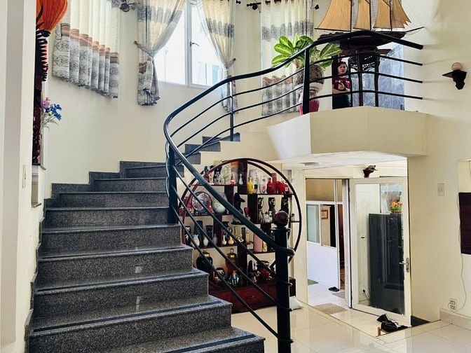 Biệt thự cách đường Phạm Văn Thuận 200m sổ hồng 262m2 giá chỉ 11 tỷ