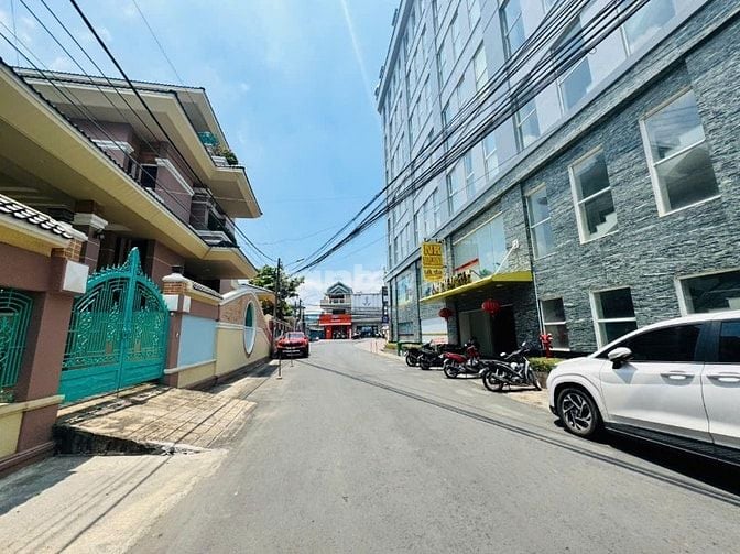 Biệt thự cách đường Phạm Văn Thuận 200m sổ hồng 262m2 giá chỉ 11 tỷ