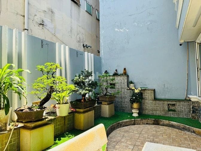 Biệt thự cách đường Phạm Văn Thuận 200m sổ hồng 262m2 giá chỉ 11 tỷ