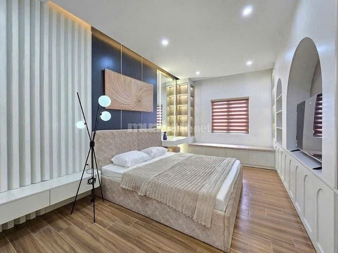 Bán Villa Mới Hồ bơi 5PN, 4 tầng, cách biển Mỹ Khê 300M, Sẵn dòng tiền