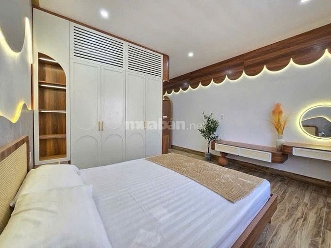 Bán Villa Mới Hồ bơi 5PN, 4 tầng, cách biển Mỹ Khê 300M, Sẵn dòng tiền