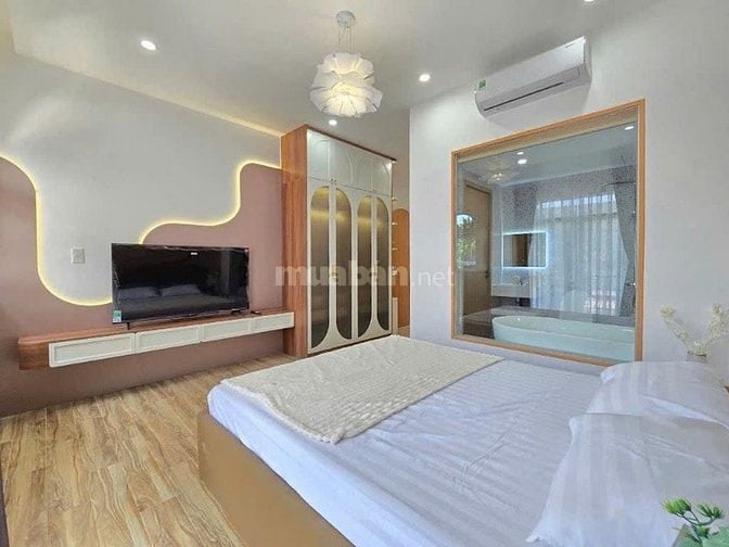 Bán Villa Mới Hồ bơi 5PN, 4 tầng, cách biển Mỹ Khê 300M, Sẵn dòng tiền