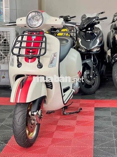 Mình cần bán xe Vespa GTS300s đời 2018 như hình ch