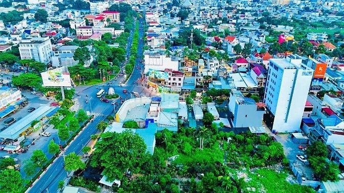 Tòa nhà 3 mặt tiền đường Phan Trung sổ hoàn công 2300m2 sàn giá 75 tỷ