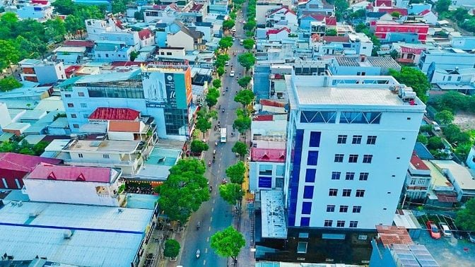 Tòa nhà 3 mặt tiền đường Phan Trung sổ hoàn công 2300m2 sàn giá 75 tỷ