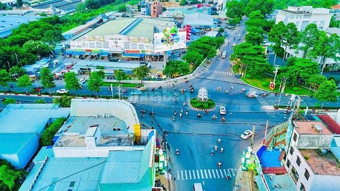 Tòa nhà 3 mặt tiền đường Phan Trung sổ hoàn công 2300m2 sàn giá 75 tỷ