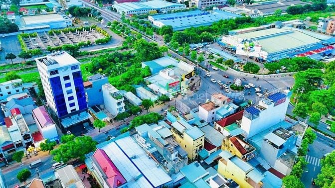 Tòa nhà 3 mặt tiền đường Phan Trung sổ hoàn công 2300m2 sàn giá 75 tỷ