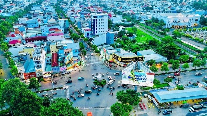 Tòa nhà 3 mặt tiền đường Phan Trung sổ hoàn công 2300m2 sàn giá 75 tỷ