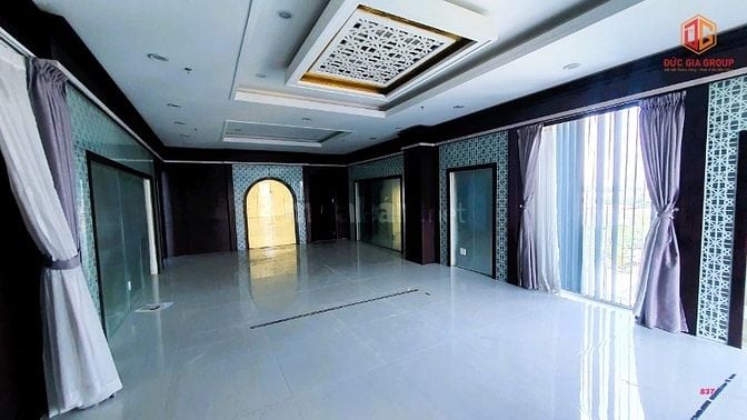 Tòa nhà 3 mặt tiền đường Phan Trung sổ hoàn công 2300m2 sàn giá 75 tỷ