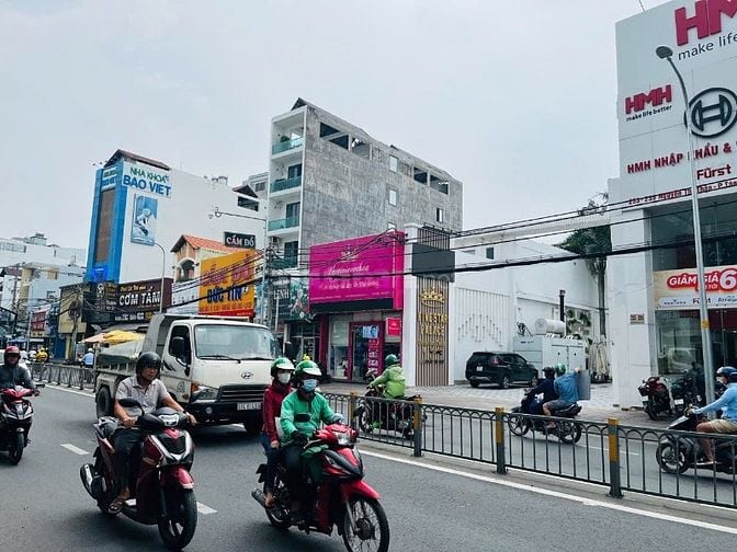 Giảm 2 tỷ bán nhà ngang 6 dài 32 MT Nguyễn Thị Thập vị trí đẹp