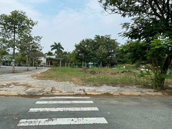 Bán đất biệt thự khu Đại Học Mở đường Tam Đa, TP.HCM, DT10.5x19m, 187m