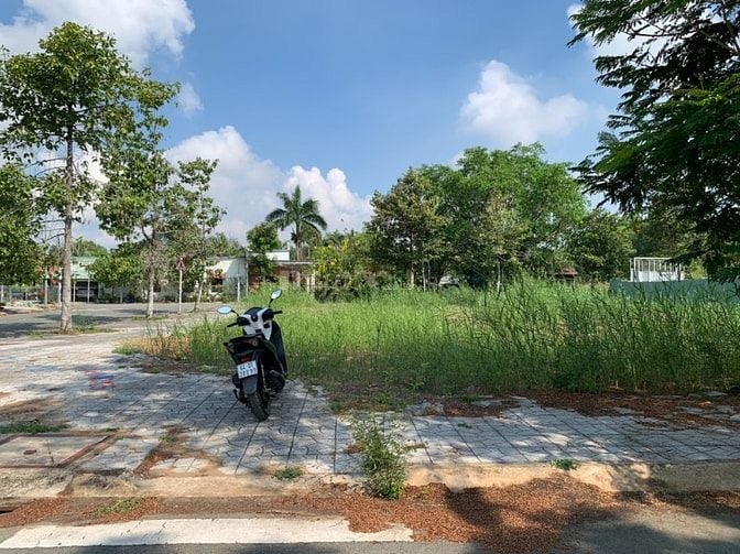 Bán đất biệt thự khu Đại Học Mở đường Tam Đa, TP.HCM, DT10.5x19m, 187m