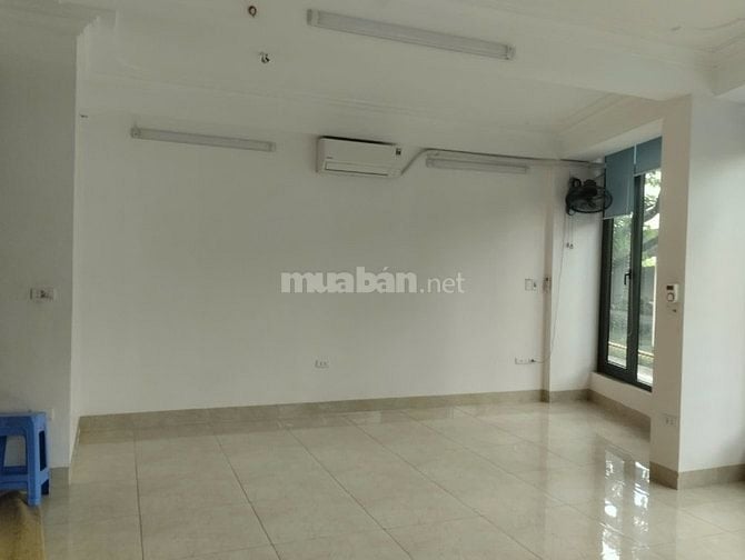 Cho thuê tầng 1 + tầng 2 nhà mặt đường số 400 Phạm Văn Đồng