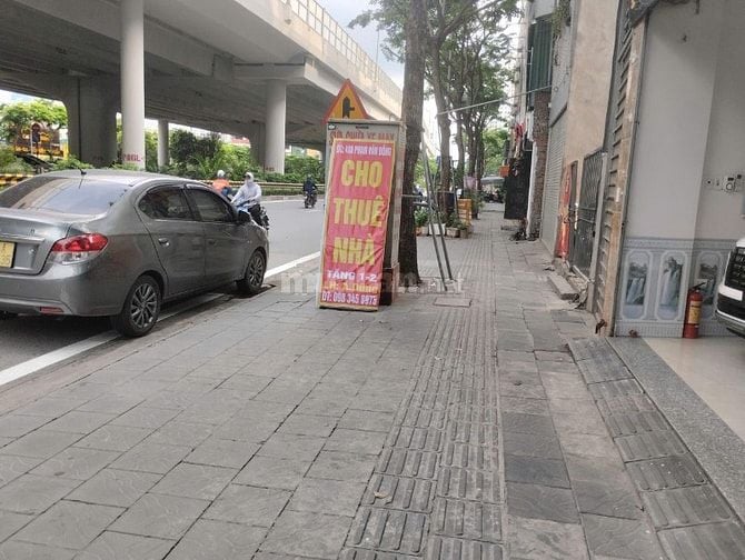 Cho thuê tầng 1 + tầng 2 nhà mặt đường số 400 Phạm Văn Đồng