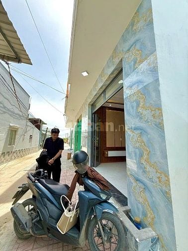 BÁN NHÀ RIÊNG SAU LƯNG CHỢ TRUNG THÀNH -CẦN ĐƯỚC - LONG AN