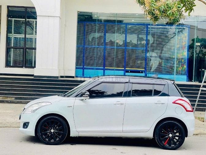 Bán Suzuki Swift Trắng SX 2015 1.4AT Bản Spenciel Logo Vàng