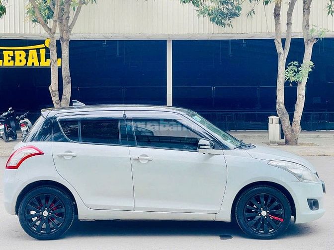 Bán Suzuki Swift Trắng SX 2015 1.4AT Bản Spenciel Logo Vàng