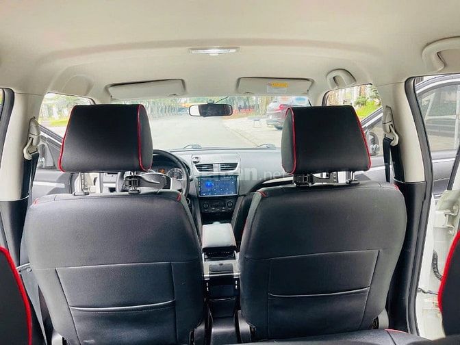 Bán Suzuki Swift Trắng SX 2015 1.4AT Bản Spenciel Logo Vàng