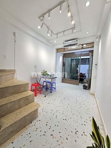Nguyên căn HXT Lê Văn Sỹ 3x11 Trệt Lầu 2P2W 12tr/tháng