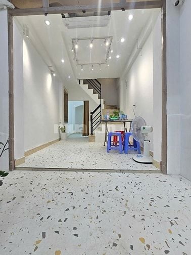 Nguyên căn HXT Lê Văn Sỹ 3x11 Trệt Lầu 2P2W 12tr/tháng