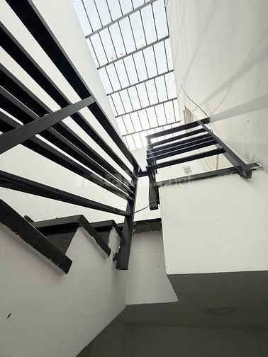 LÊ HỒNG PHONG TIẾP GIÁP Q5, Q10 4 TẦNG HẺM Ô TÔ 4M, 4 TẦNG MỚI TINH.
