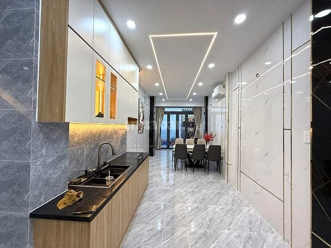 Nhà 2 Lầu tuyệt đẹp CAO CẤP góc 2 Mặt tiền kinh doanh đường Quang Trun