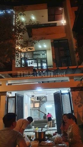 Cho thuê nhà 3 tầng mặt tiền đường 10m5 hòa xuân