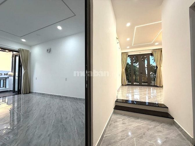 Nhà 2 Lầu tuyệt đẹp CAO CẤP góc 2 Mặt tiền kinh doanh đường Quang Trun