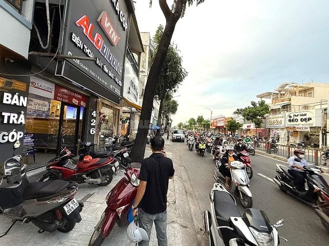 Nhà 2 Lầu tuyệt đẹp CAO CẤP góc 2 Mặt tiền kinh doanh đường Quang Trun