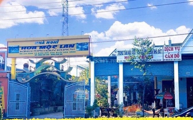 Bán nhà ở gồm cả nhà nghỉ có hồ cá Koi tại Đường Nguyễn Tất Thành, Thị