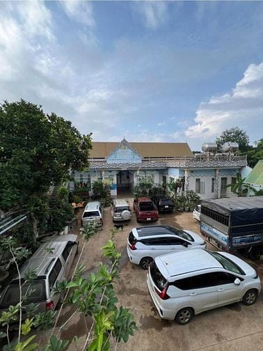 Bán nhà ở gồm cả nhà nghỉ có hồ cá Koi tại Đường Nguyễn Tất Thành, Thị