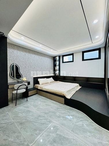 SIÊU SÓC Ô TÔ NGỦ TRONG NHÀ ĐƯỜNG HẢI THƯỢNG LÃNG ÔNG P.10 Q.5 ( SHR)