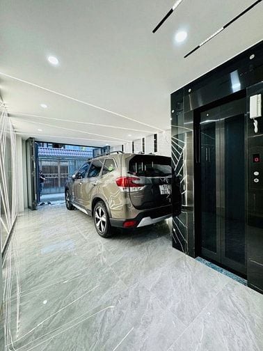 SIÊU SÓC Ô TÔ NGỦ TRONG NHÀ ĐƯỜNG HẢI THƯỢNG LÃNG ÔNG P.10 Q.5 ( SHR)