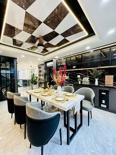 SIÊU SÓC Ô TÔ NGỦ TRONG NHÀ ĐƯỜNG HẢI THƯỢNG LÃNG ÔNG P.10 Q.5 ( SHR)