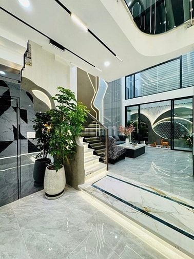 SIÊU SÓC Ô TÔ NGỦ TRONG NHÀ ĐƯỜNG HẢI THƯỢNG LÃNG ÔNG P.10 Q.5 ( SHR)