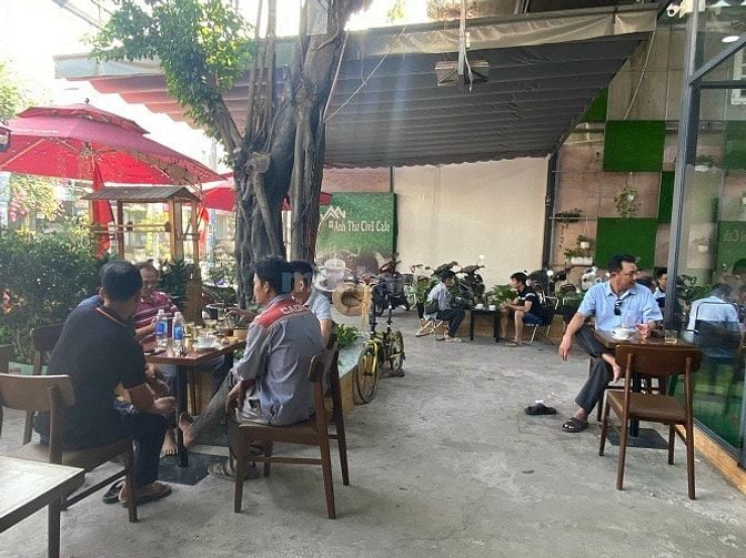 Quán cà phê Lô Góc vỉa hè rộng doanh thu ổn định khu văn phòng đông