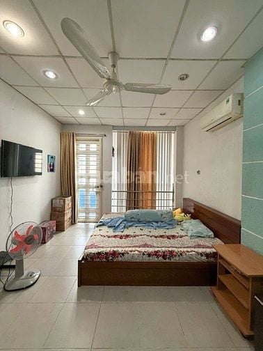 BÁN NHÀ MẶT TIỀN GIÁP QUẬN 10 GIÁ RẺ NHẤT KHU, 65M2, 5 TẦNG MỚI ĐẸP