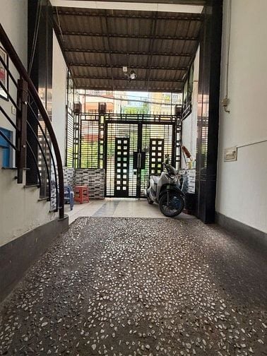 BÁN NHÀ MẶT TIỀN GIÁP QUẬN 10 GIÁ RẺ NHẤT KHU, 65M2, 5 TẦNG MỚI ĐẸP
