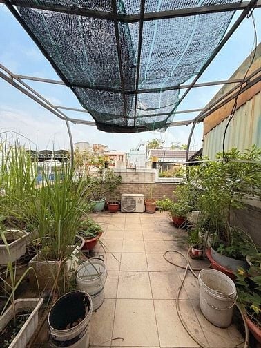 BÁN NHÀ MẶT TIỀN GIÁP QUẬN 10 GIÁ RẺ NHẤT KHU, 65M2, 5 TẦNG MỚI ĐẸP