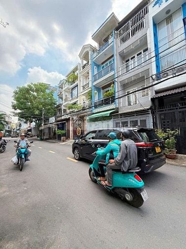 BÁN NHÀ MẶT TIỀN GIÁP QUẬN 10 GIÁ RẺ NHẤT KHU, 65M2, 5 TẦNG MỚI ĐẸP