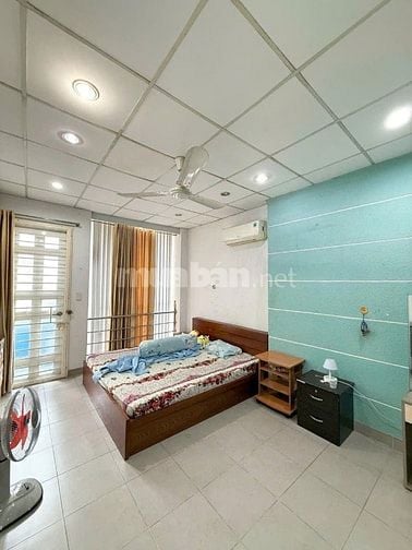 BÁN NHÀ MẶT TIỀN GIÁP QUẬN 10 GIÁ RẺ NHẤT KHU, 65M2, 5 TẦNG MỚI ĐẸP
